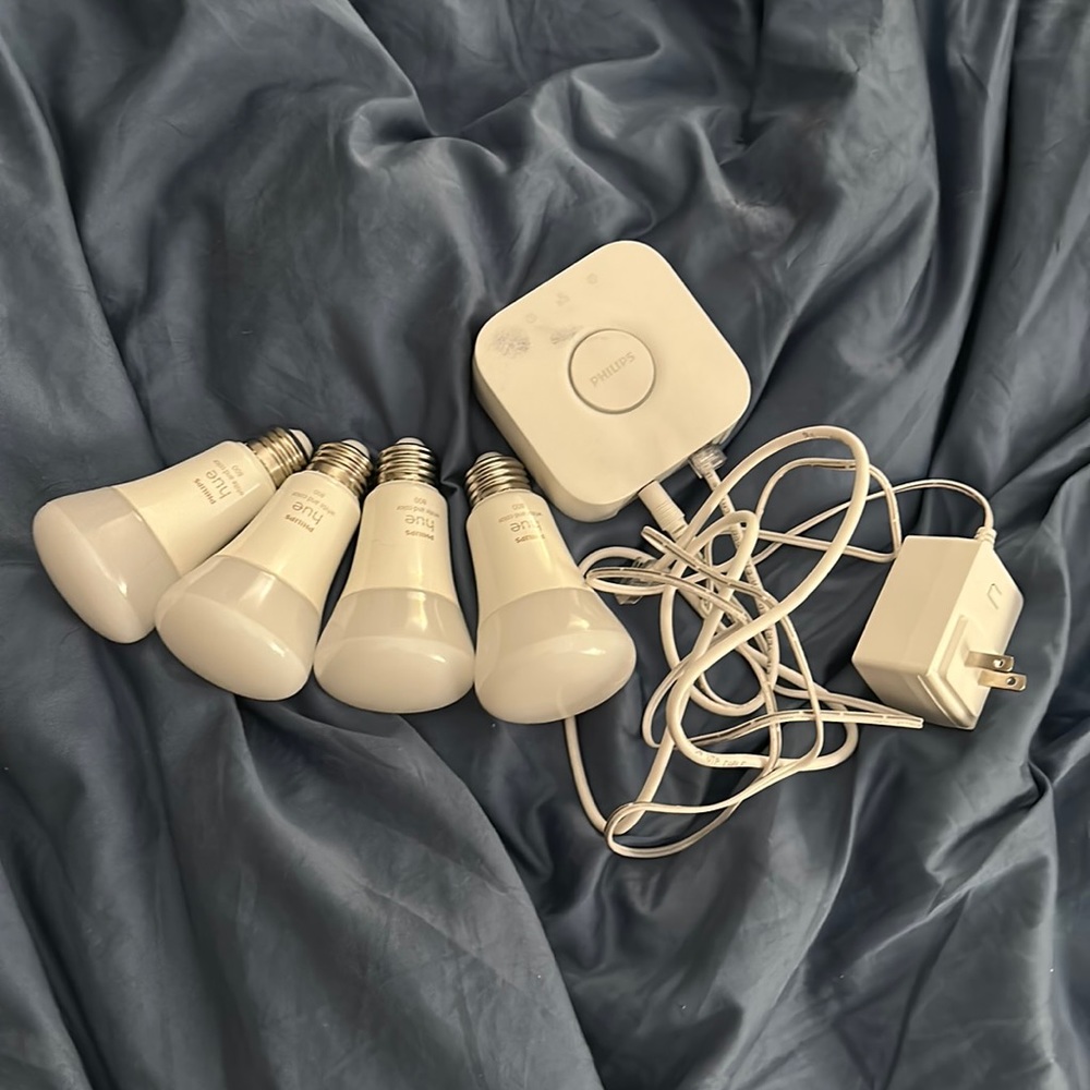 *BUNDLE* Phillips Hue A19 White and Color Bulbs (x4) + Bridge